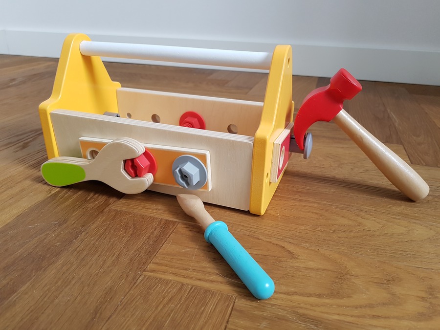zabawka drewniana skrzynka na narzędzia